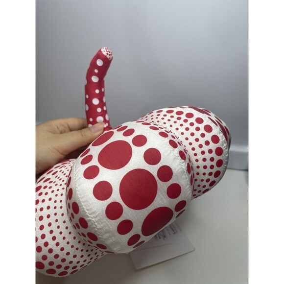 YAYOI KUSAMA 'Dots Obsession' Soft plush Pumpkin Sculpture White w/ Red - Picture 4 of 12